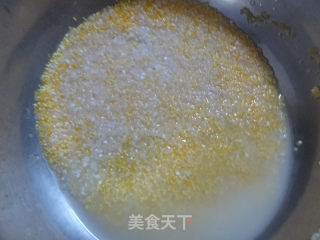 消食化滞宽肠通便——胡萝卜蛋花玉米渣的做法步骤：1