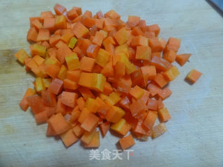 消食化滞宽肠通便——胡萝卜蛋花玉米渣的做法步骤：2