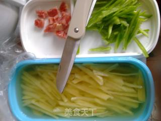 青椒炒土豆丝【电饭锅】的做法步骤：1