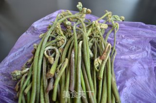 厥菜炒大蒜的做法步骤：1