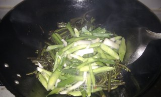 厥菜炒大蒜的做法步骤：6