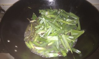 厥菜炒大蒜的做法步骤：8