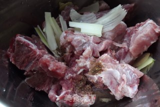 茄汁排骨的做法步骤：1
