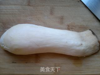 杏鲍菇炒蒜薹的做法步骤：1