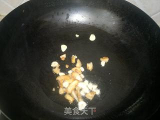 杏鲍菇炒蒜薹的做法步骤：3
