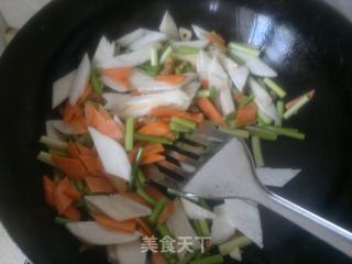 杏鲍菇炒蒜薹的做法步骤：4