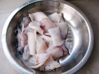 西兰花炒鱿鱼的做法步骤：3