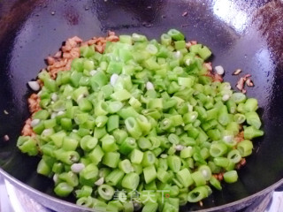 【怡汝私房快手小炒】教你做简单米饭杀手菜---榄菜肉米四季豆的做法步骤：11