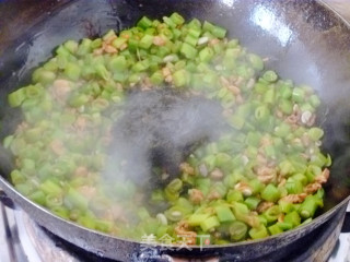【怡汝私房快手小炒】教你做简单米饭杀手菜---榄菜肉米四季豆的做法步骤：12