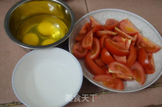 经典美食——蕃茄炒蛋（甜味版）的做法步骤：2