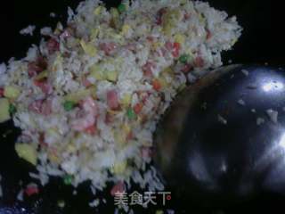 凤梨炒饭的做法步骤：3