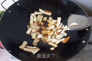 韭菜炒香干的做法步骤：5