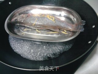 清蒸鲈鱼的做法步骤：3