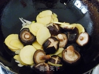 【怡汝私房快手小炒】春节养生春笋正当时---香菇焖春笋的做法步骤：7