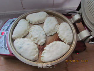 虾仁鸡蛋韭菜合子的做法步骤：13