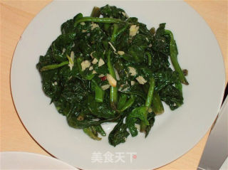 简单补铁小凉菜——蒜油泼菠菜的做法步骤：1