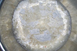 鸡蛋韭菜粉丝包的做法步骤：1