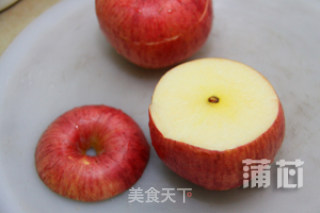 民间止咳良方—鸡蛋炖苹果的做法步骤：1