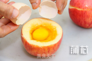 民间止咳良方—鸡蛋炖苹果的做法步骤：3