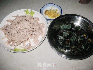 皮蛋瘦肉粥的做法步骤：1