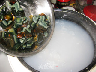皮蛋瘦肉粥的做法步骤：4