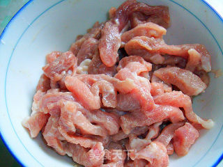 芹菜香干肉丝的做法步骤：1