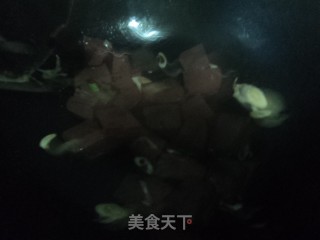 小葱炒猪血的做法步骤：4