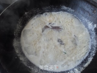 菠菜猪血鸡蛋面的做法步骤：7