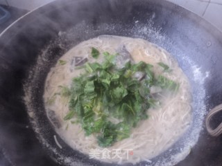 菠菜猪血鸡蛋面的做法步骤：8