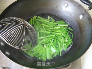 芹菜炒猪肝的做法步骤：5