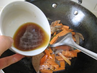 芹菜炒猪肝的做法步骤：11