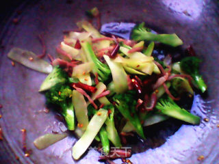 美味小炒——西兰花炒火腿肉的做法步骤：16