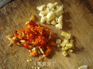 超级下饭菜  腊肉炒蒜薹的做法步骤：5