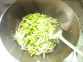 超级下饭菜  腊肉炒蒜薹的做法步骤：10