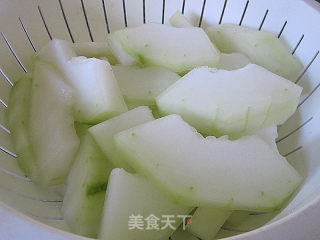 烤鸭焖老节瓜的做法步骤：1