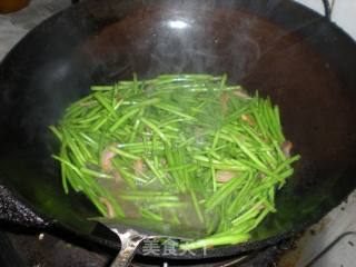 芦蒿炒腊肉的做法步骤：10