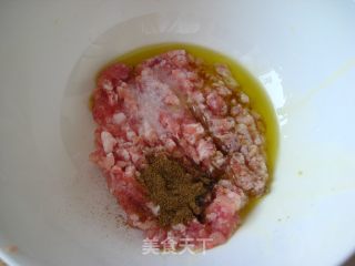 锅贴的做法步骤：2