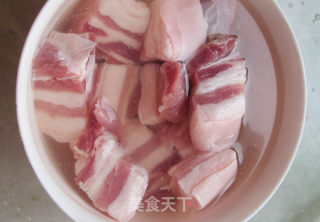 经典红烧肉的做法步骤：2