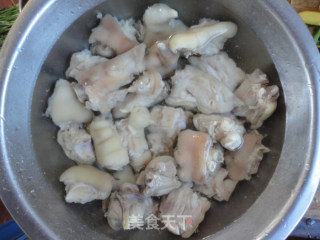 黄芪黄豆煲猪爪的做法步骤：5