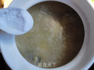 黄芪黄豆煲猪爪的做法步骤：9