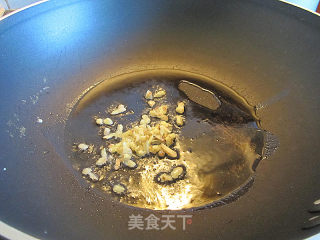 咸虾酱焖老节瓜的做法步骤：3