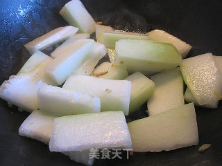 咸虾酱焖老节瓜的做法步骤：4