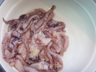 子盐鱿鱼腿的做法步骤：2