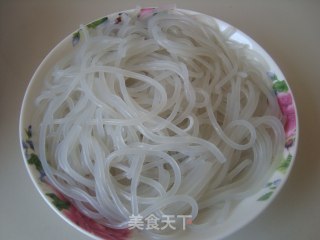 菠菜拌粉条的做法步骤：1