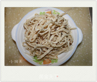 豆芽炒饼丝的做法步骤：1