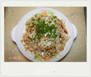 豆芽炒饼丝的做法步骤：9
