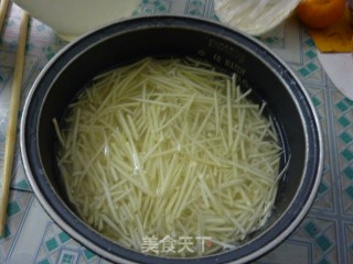 爽口笋丝的做法步骤：2