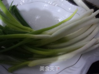 小葱炒豆腐的做法步骤：2