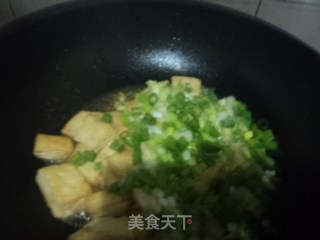 小葱炒豆腐的做法步骤：6