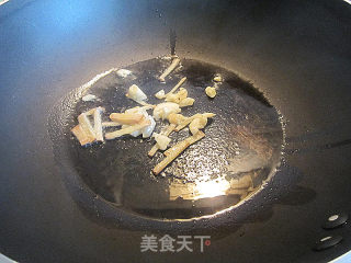 番茄烩豆腐鱼饼的做法步骤：1